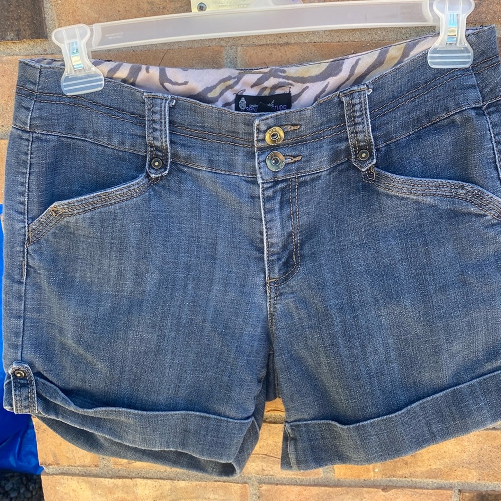 Signature studio jean shorts size 10